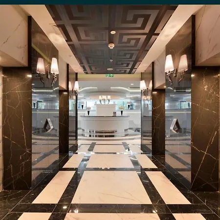 Hanza Tower De Lux Апартаменти *